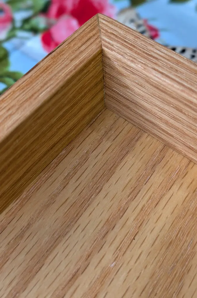 Small table tray oak natural corner detail 3.webp