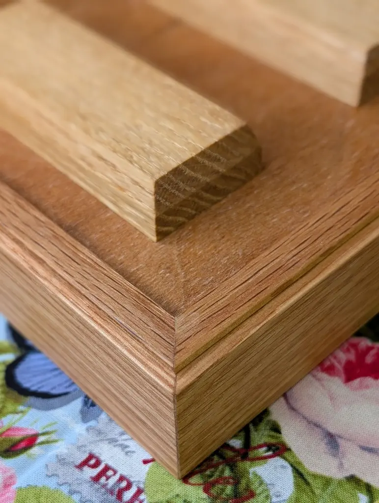 Small table tray oak natural - bottom detail 1.webp