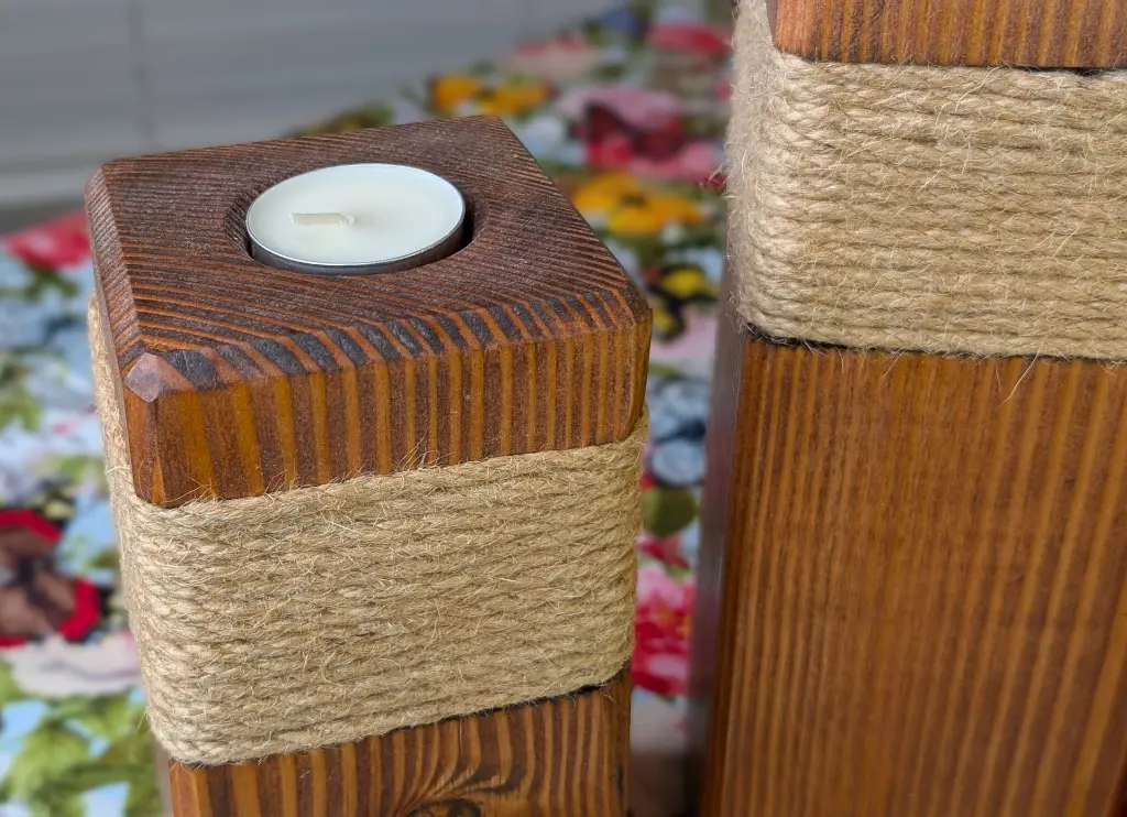 Tealight candle pillar set Pine and Jute Red Mahogany detail 1.webp