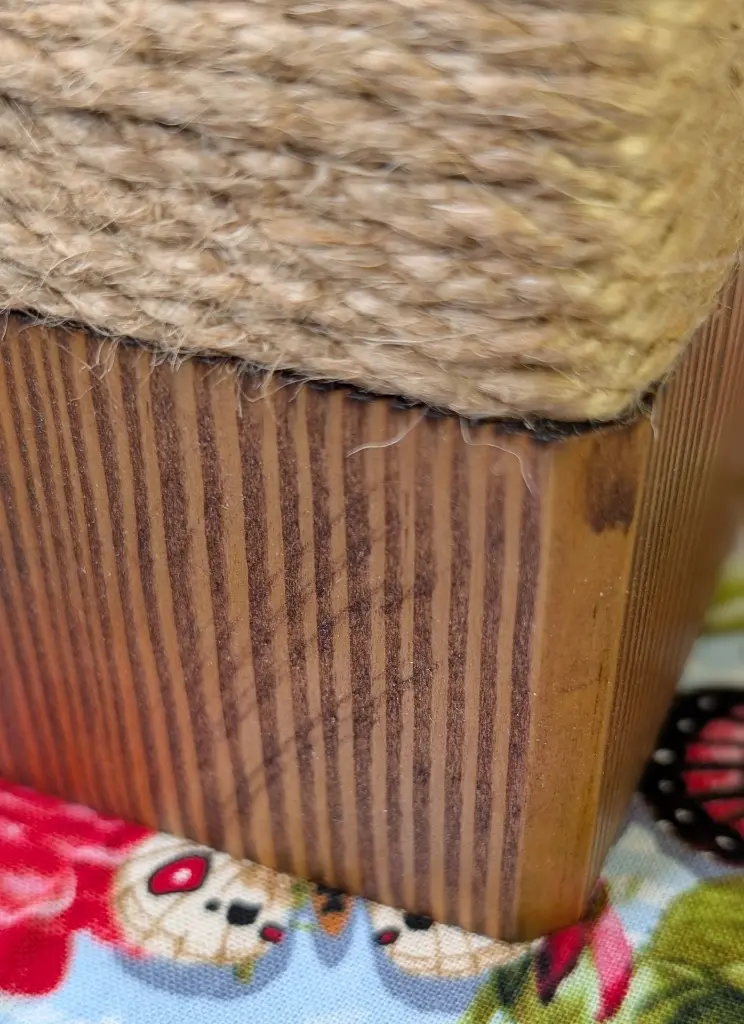 Tealight candle pillar set Pine and Jute Red Mahogany detail 5.webp