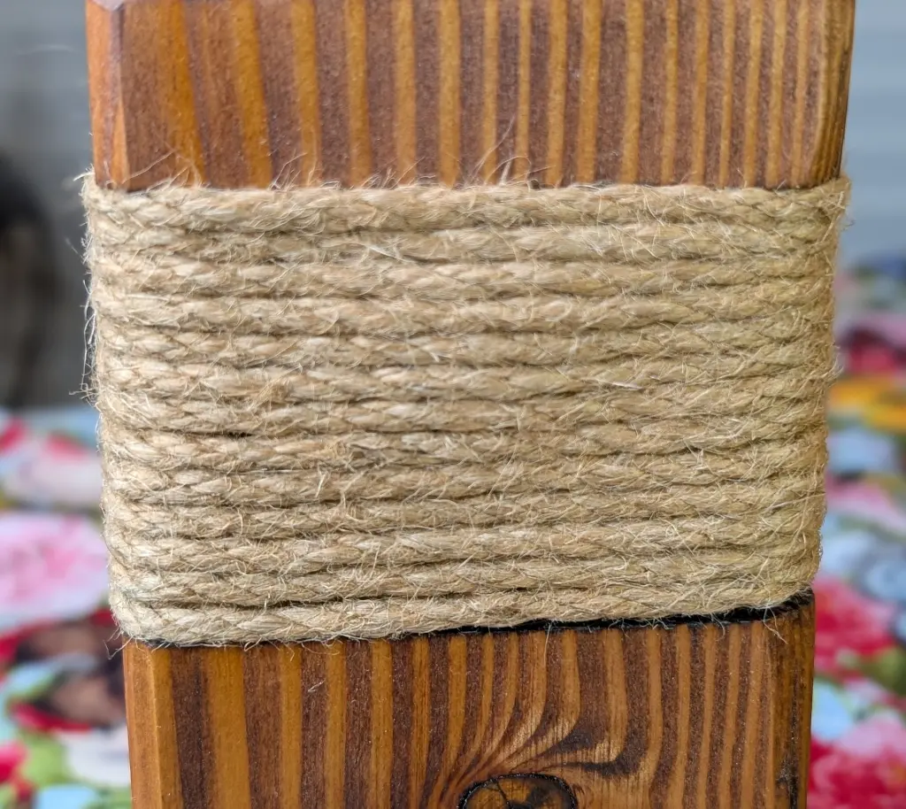 Tealight candle pillar set Pine and Jute Red Mahogany detail 2.webp