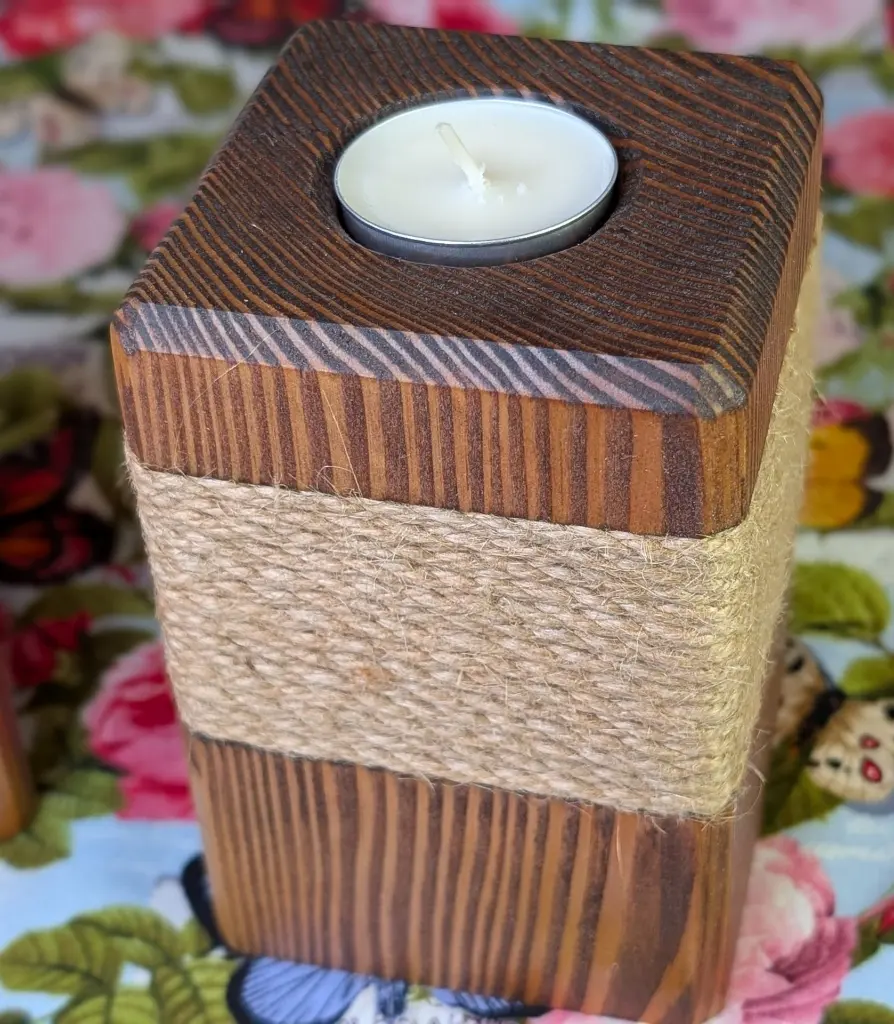 Tealight candle pillar set Pine and Jute Red Mahogany detail 3.webp